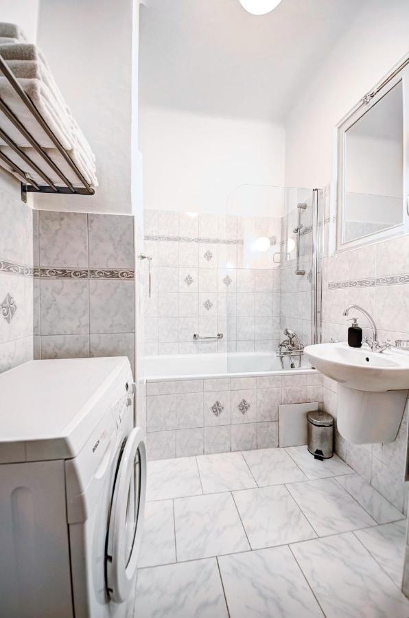 Turnkey I Vintage Terrace Apartment Prag Dış mekan fotoğraf